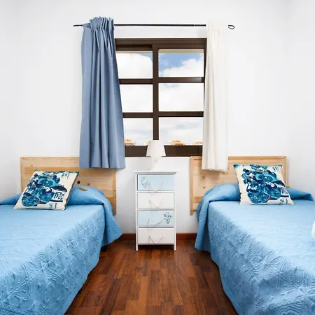Villa - Sleeps 6 - Pool - Pets Ok - Parking Corralejo