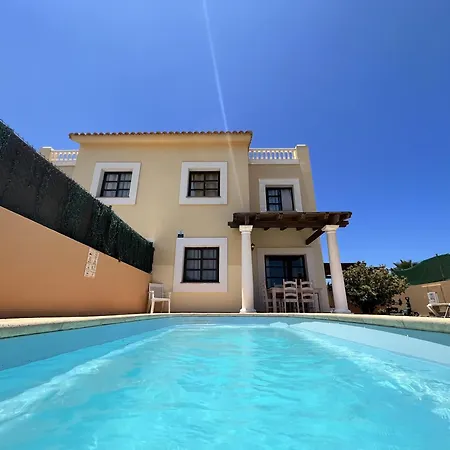 Villa - Sleeps 6 - Pool - Pets Ok - Parking Corralejo