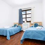 - Sleeps 6 - Pool - Pets Ok - Parking Villa *