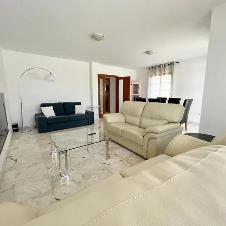 别墅 - Sleeps 6 - Pool - Pets Ok - Parking