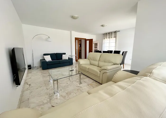 别墅 - Sleeps 6 - Pool - Pets Ok - Parking