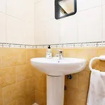 - Sleeps 6 - Pool - Pets Ok - Parking * קורלחו