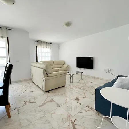 וילה - Sleeps 6 - Pool - Pets Ok - Parking