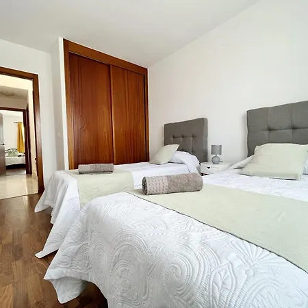 Villa - Sleeps 6 - Pool - Pets Ok - Parking *