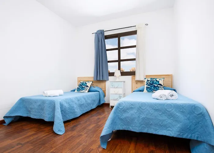 - Sleeps 6 - Pool - Pets Ok - Parking Villa *