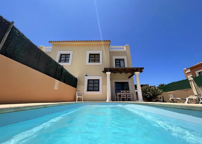 Villa - Sleeps 6 - Pool - Pets Ok - Parking Corralejo