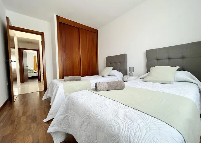 וילה - Sleeps 6 - Pool - Pets Ok - Parking *