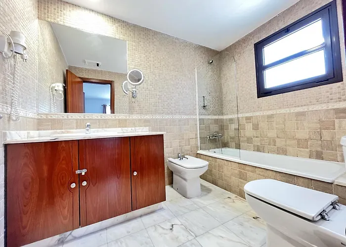 - Sleeps 6 - Pool - Pets Ok - Parking וילה קורלחו